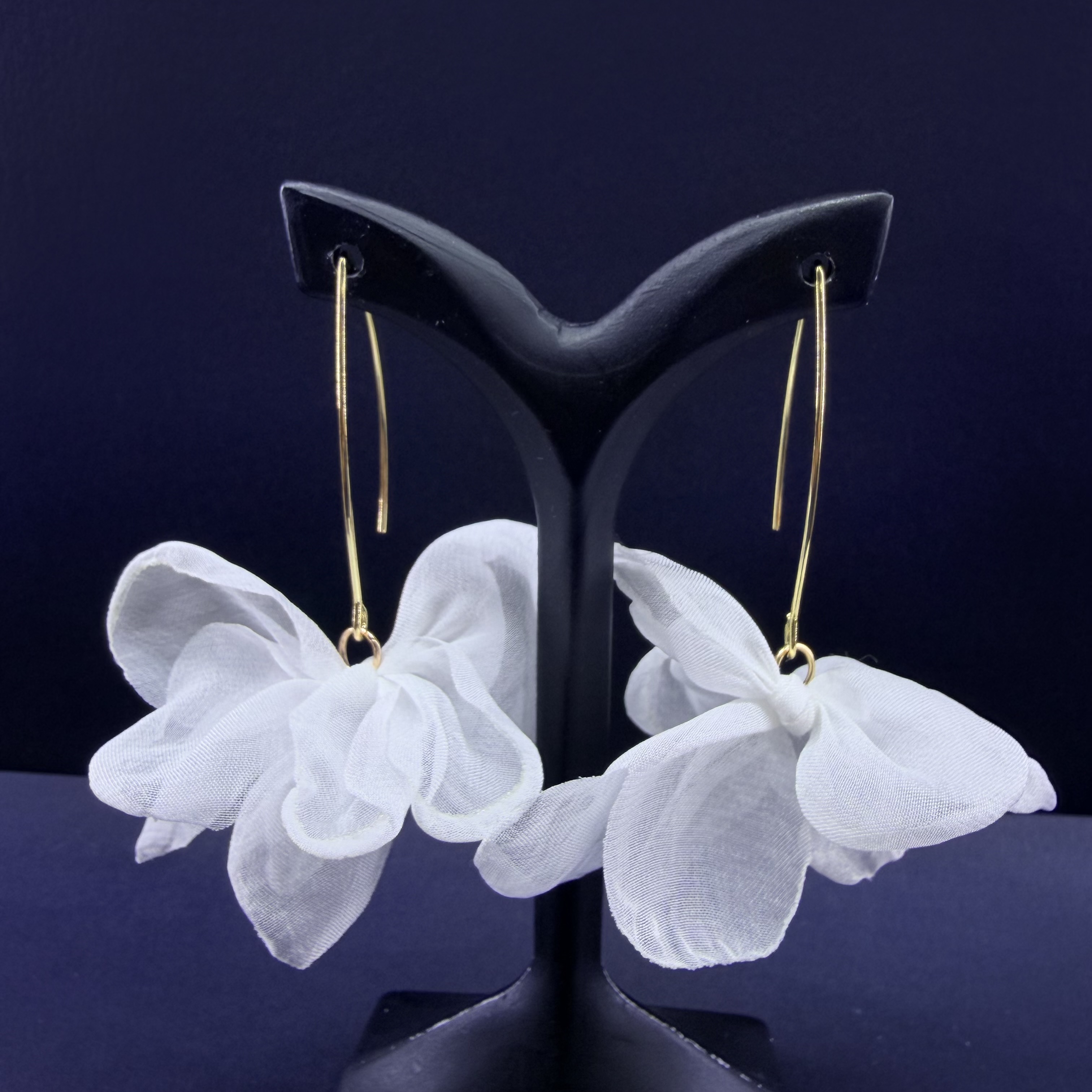 گوشواره عصایی گل پارچه ای سفید پینترستی
