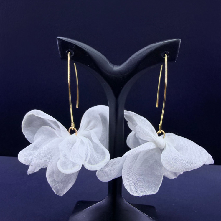 گوشواره عصایی گل پارچه ای سفید پینترستی